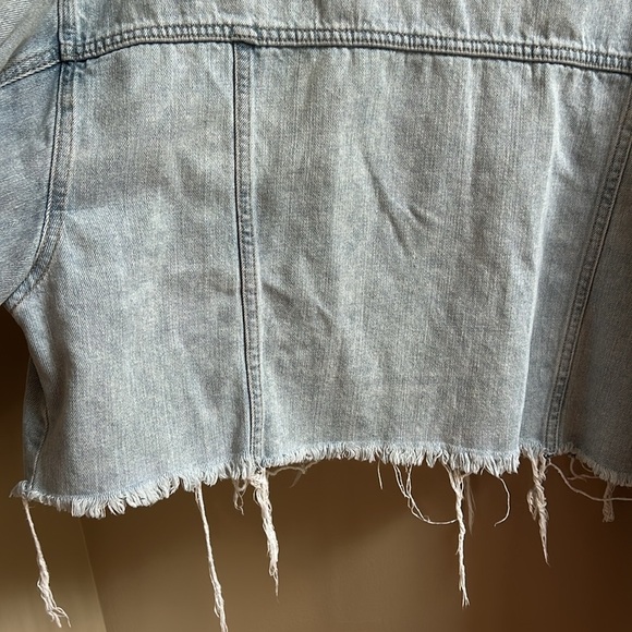 JUSTUSA Cropped Distressed Raw Hem Jean Jacket Size Large - Picture 10 of 10